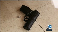 一名男子携带枪支在长滩的7-Eleven便利店被警方击