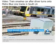 南洛杉矶地铁撞上汽车 汽车被拖行数米 驾驶员仅