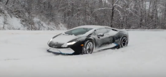 驾驶兰博基尼在雪地里飙车是一种怎样的体验？