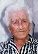 “超级大妈”117岁时仍抽烟 活到122岁