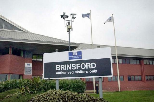 英国监狱女官员与囚犯幽会怀孕被判入狱，同事用摄像机收集其证据