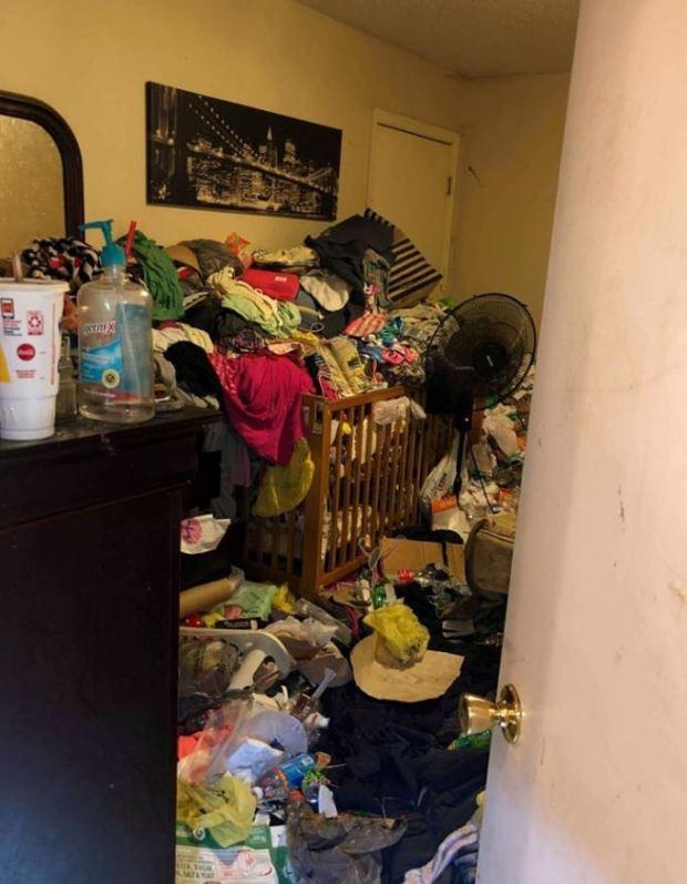 英国4娃家里垃圾成山，腐烂食物尿布脏衣遍地，父母被刑拘