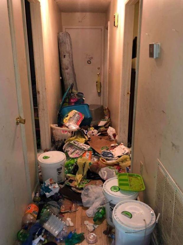 英国4娃家里垃圾成山，腐烂食物尿布脏衣遍地，父母被刑拘