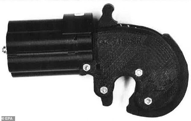 英国首例大学生3D打印枪支案：造2把实弹手枪判3年，称是道具