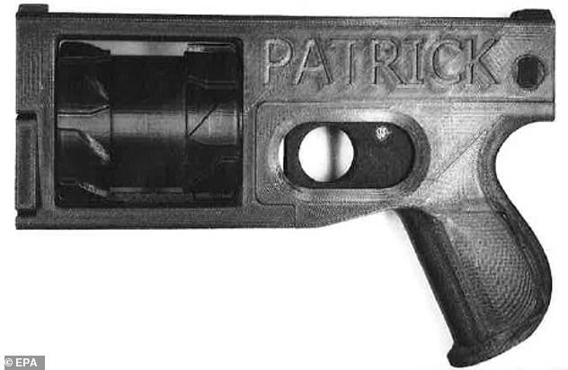 英国首例大学生3D打印枪支案：造2把实弹手枪判3年，称是道具