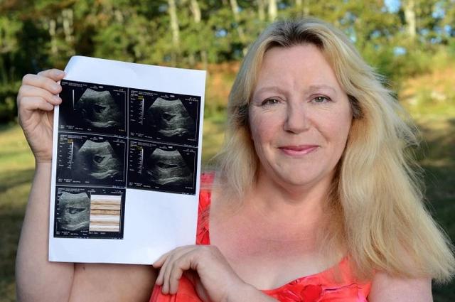 英国52岁女子靠代孕为生，每次费用高达13万，正准备怀第16胎