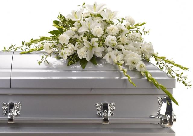 英国一家人在火葬场与逝去亲人道别，悲痛中却被告知棺材搞错了