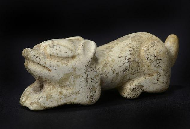 英老汉家中翻出中国狗型玉石护身符，至少4千年历史估值2千多万