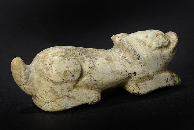 英老汉家中翻出中国狗型玉石护身符，至少4千年历史估值2千多万