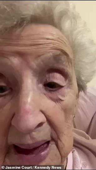 92岁英奶奶爆火，拍视频恳求别囤货：想想穷人和我们这些老骨头