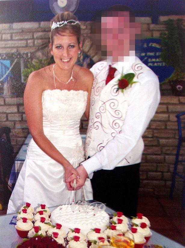 英国女与自己婚礼上的帅哥服务员结婚：当时和他跳舞就想嫁他了