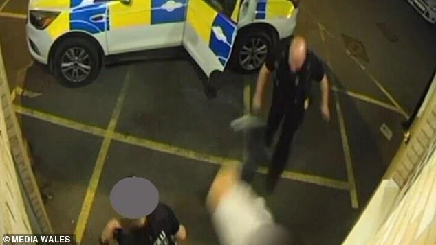 英国男子醉酒嘲笑警察是秃头，遭其暴力对待，结果涉事警察被开除