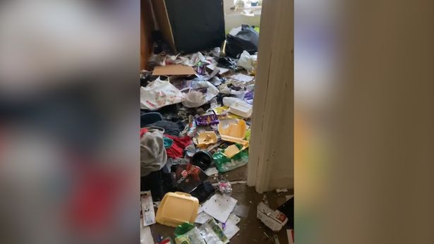 英国无良租客拖欠房租逃跑，留下一片狼藉，屋内满是垃圾无处下脚