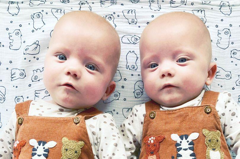 英女子怀上双胞胎，生下一个孩子竟停止分娩，2天后才生下另一个