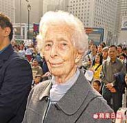 半生为香港人争取民主公义人权的白人老太对香