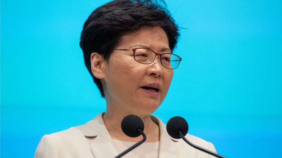 香港特首林郑月娥早前宣布暂缓修订《逃犯条例》，也亲身就修例带来的争议致歉，但未有按示威者要求宣布全面撤回修例。