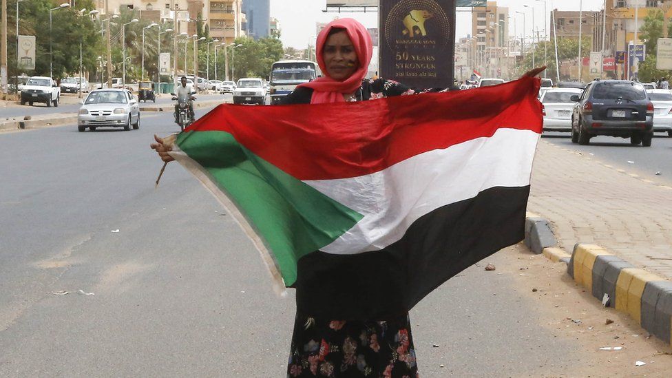 苏丹示威者要求早前推翻巴沙尔政府的军方交出权力，举行大选，把权力移交文人政府。