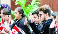 入籍考试叫停 当加拿大公民无期 请愿网考 。加