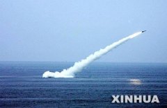 俄罗斯潜艇水下试射新型导弹 可携带4枚分弹头