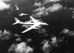 俄罗斯轰炸机逼近美航母内幕：俄要灭美军威风