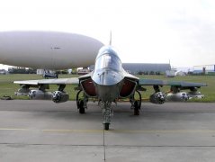 图文：俄雅克-130高级教练战斗机
