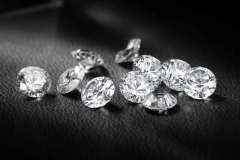 尼泊尔的钻石几百块一克拉，白菜价却没人买，