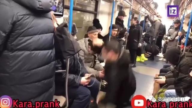 俄罗斯沙雕博主地铁上抽搐谎称感染新冠病毒... 抓！面临最高5年监禁…