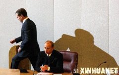 俄总统梅德韦杰夫会晤普京 祝俄新政府工作顺利