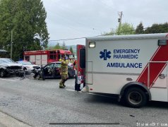 大溫兩車相撞 豪車橋上起飛被禁駕