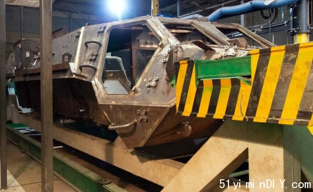 乌克兰军工巨头没救了：上级下了死命令，必须用国产烂钢造装甲车