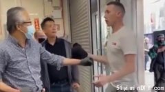 爱尔兰男子挑衅华人超市 被店主一拳撂倒