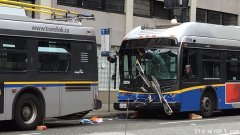 溫哥華兩公交車相撞 司機傷重不治