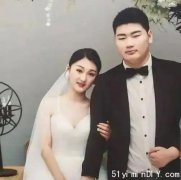 大衣哥儿媳离婚:2个人的床上,挤不下6个人