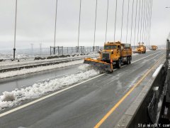 大温道路结冰事故多 河面快变冰场