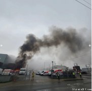熊熊大火 溫哥華三輛郵政車被燒毀