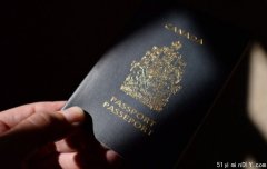 开放后 加拿大人扎堆儿的申请护照
