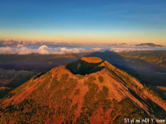 温村男涉嫌巴厘岛圣山裸舞遭驱除