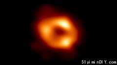 天文学家首次公布银河系中心的黑洞照片
