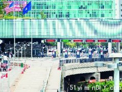华汉被揭隐瞒重婚判逐出境 因4孩利益上诉获恩准撤回(图)