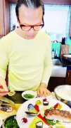 华裔星级主厨李国纬父子 制视频将垃圾食品变美食(组图)