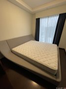 东京都千代田区出高级双人床和单人床各一套，带床垫，需自取