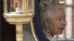 英国女王70年：变迁大潮中如何当国民主心骨