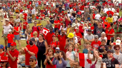 加拿大国庆日首都被挤爆 抗议人群堵路叫嚣！