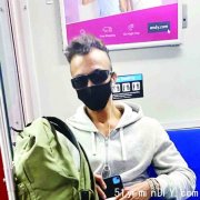 地铁车厢露体 缉6尺高瘦削男(图)