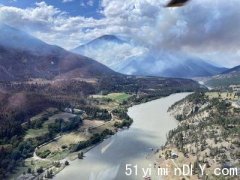 利顿山火持续 10架直升机参与灭火(图)