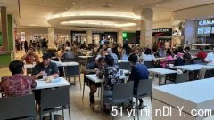 【有片】公民日旺商场 美食广场挤满人群(图)
