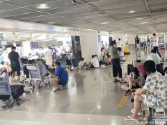 滞留三亚游客的一天：儿子已经没有奶粉和纸尿裤了