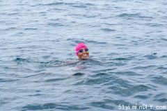 多伦多华裔母亲游泳横渡大湖：为女儿鸣不平 身体力行
