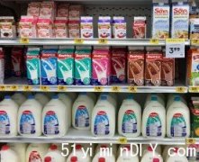 【论者称牛奶价格升是奶制品商钻空子】剥削消费者(图)