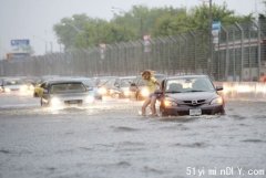 雷暴导致大多伦多地区部分地区洪水泛滥